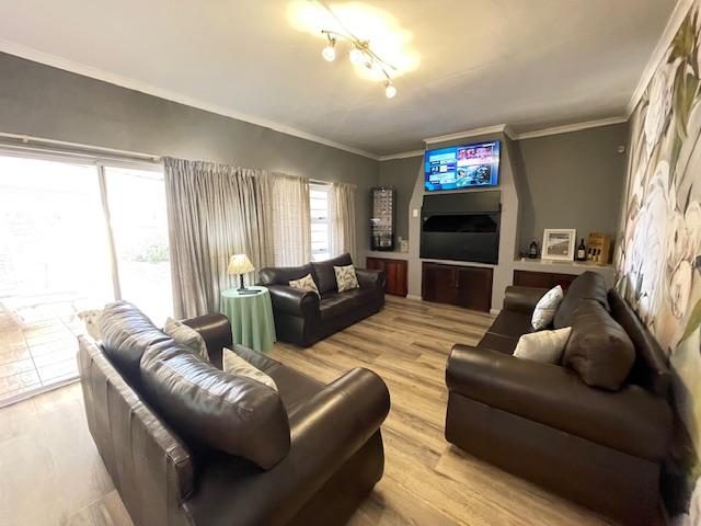 4 Bedroom Property for Sale in Tafelzicht Western Cape